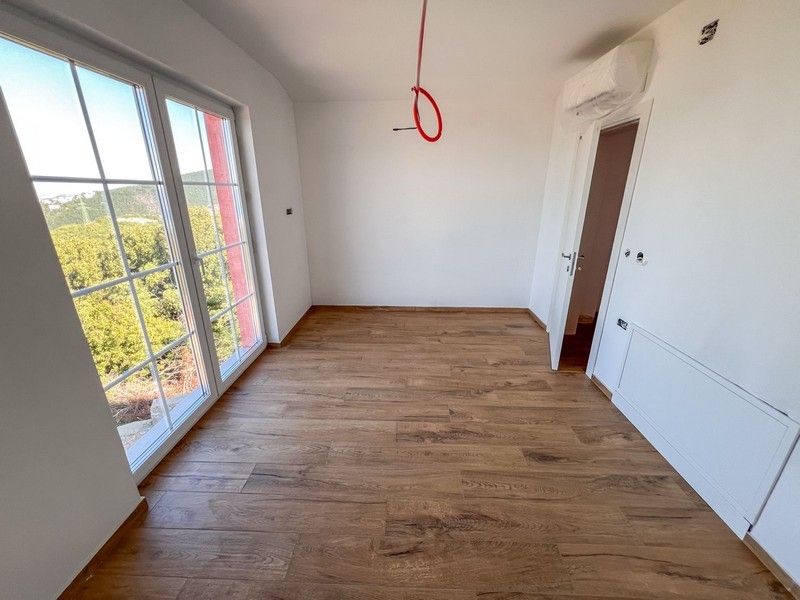 Pokoj s velkým oknem a výhledem na moře