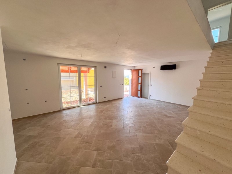 Obývací pokoj se vstupem na terasu