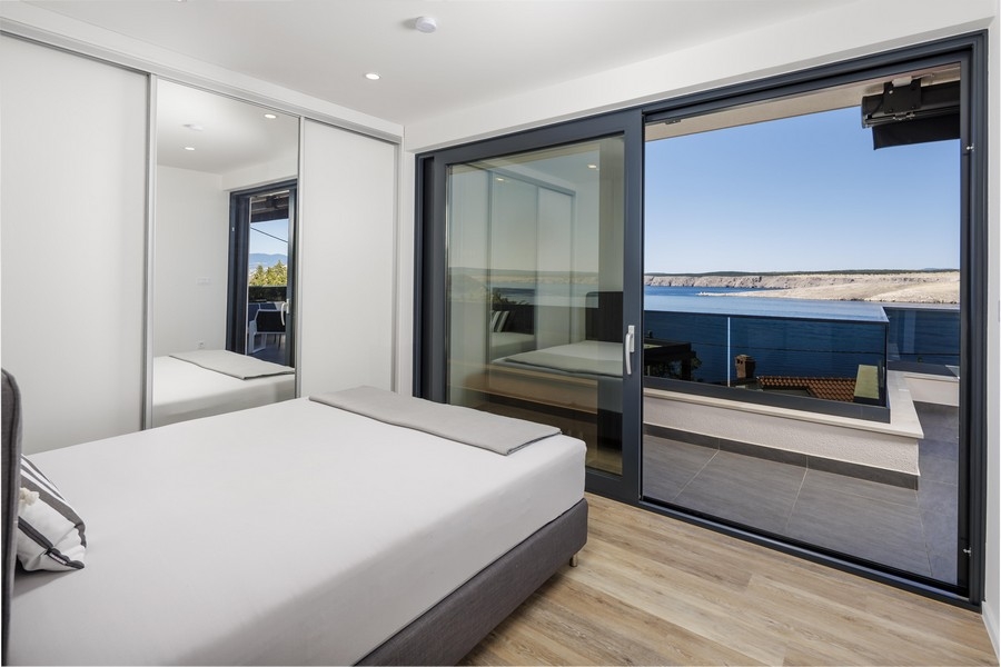 Ložnice s terasou a výhledem na moře
