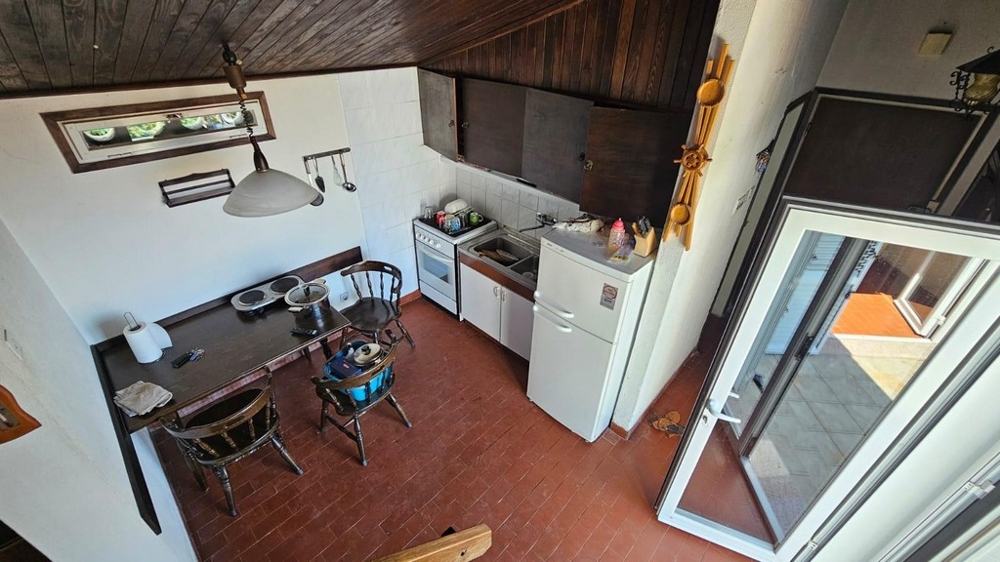 Kuchyň s jídelním koutem v přízemí