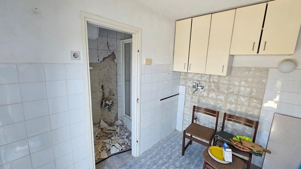 Kuchyň potřebuje rekonstrukci s přístupem do koupelny