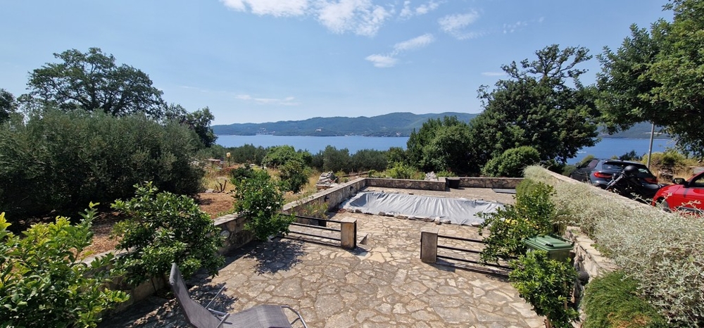 Výhled na moře z domu H3664, který je postaven na Pelješaci.