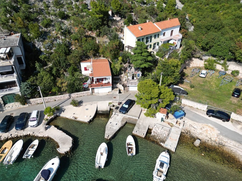 Prodám dům u moře nedaleko Senje, Chorvatsko.