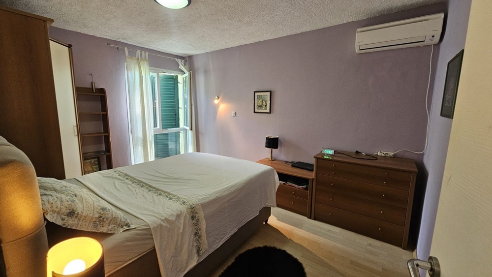 Ložnice s manželskou postelí a klimatizací