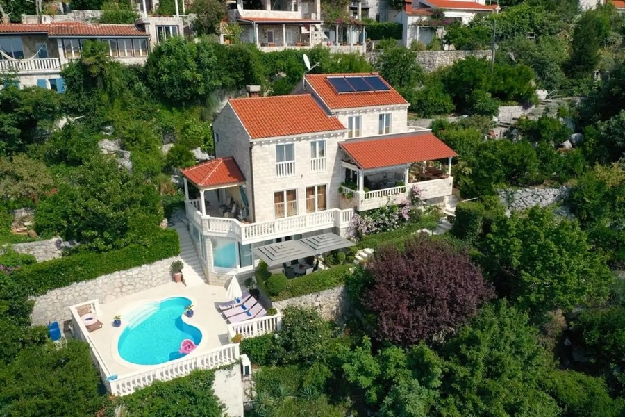 Luxusní vila s bazénem nedaleko Dubrovníku, Chorvatsko.