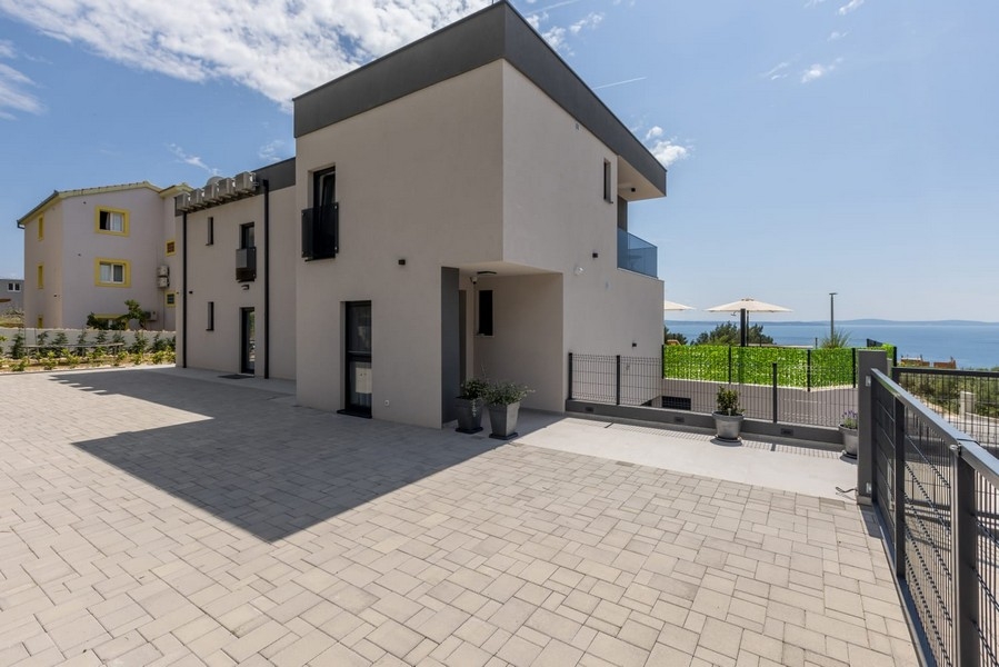 Vila s parkovacím místem a výhledem na moře