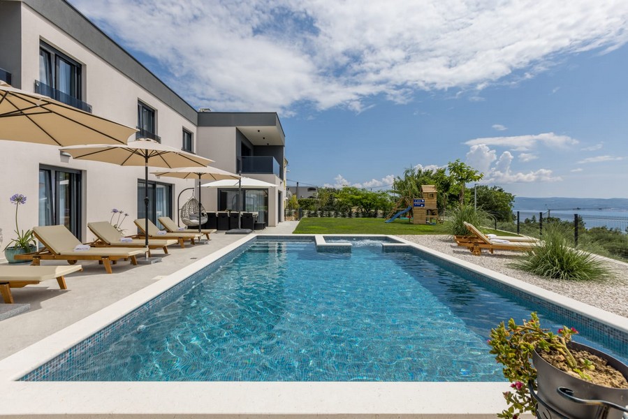 Vila s bazénem a výhledem na moře na prodej Chorvatsko.