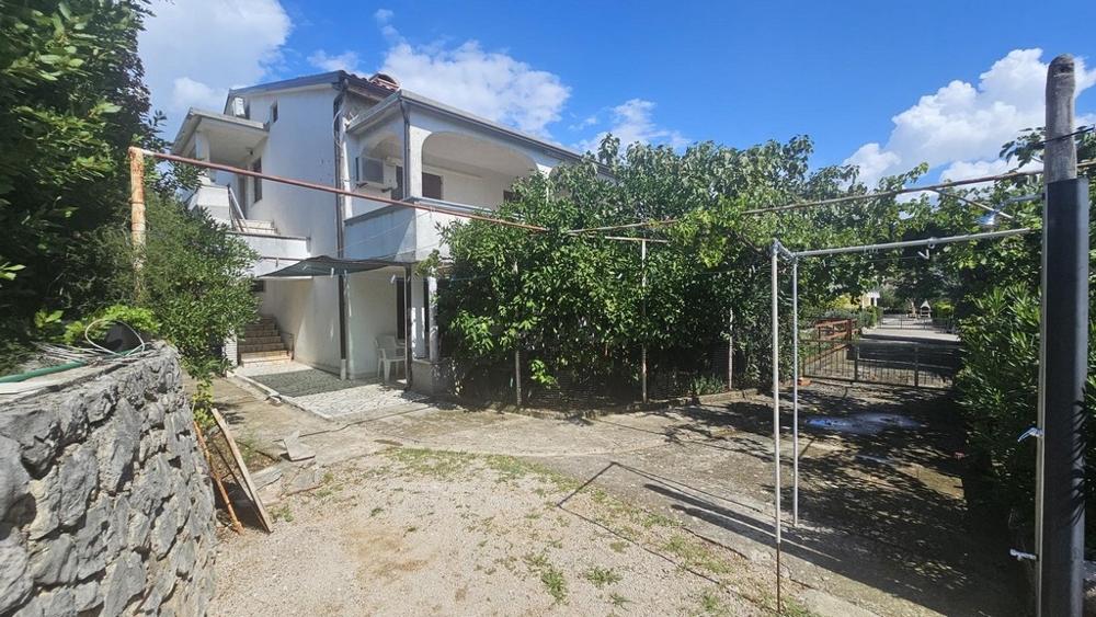 Dvojdům na prodej na ostrově Krk v Chorvatsku - Panorama Scouting H3697.