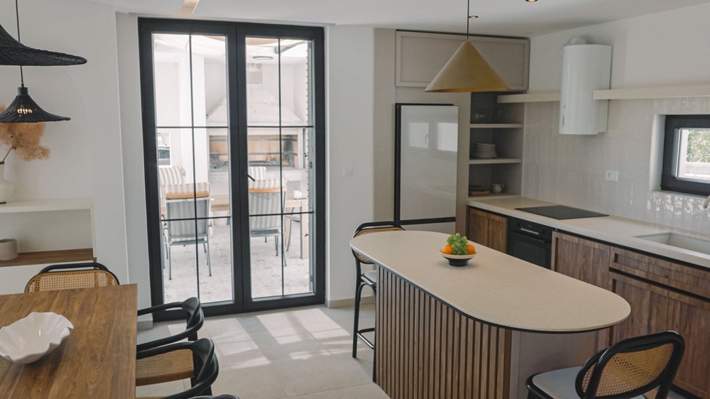 Kuchyň a jídelna Villa H3720 v Dalmácii.