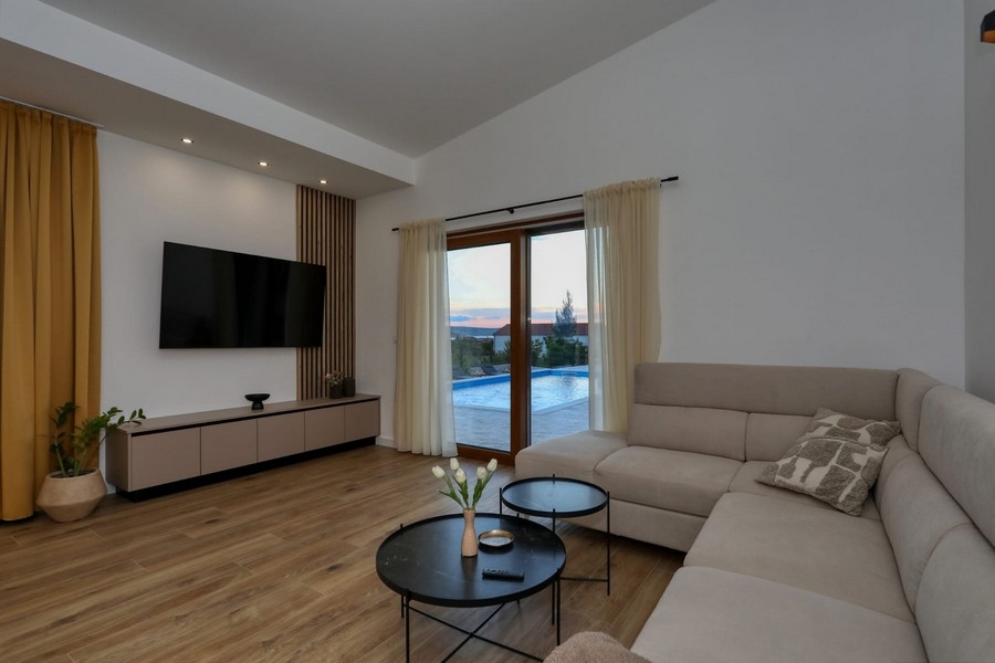 Moderní obývací pokoj nemovitosti H3728 v Chorvatsku.
