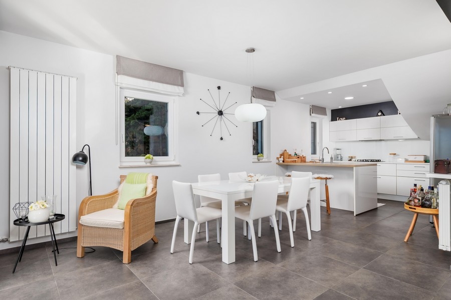 Kuchyň, obývací a jídelní kout