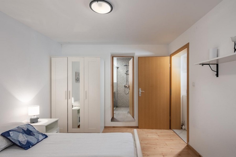 Ložnice se vstupem do koupelny