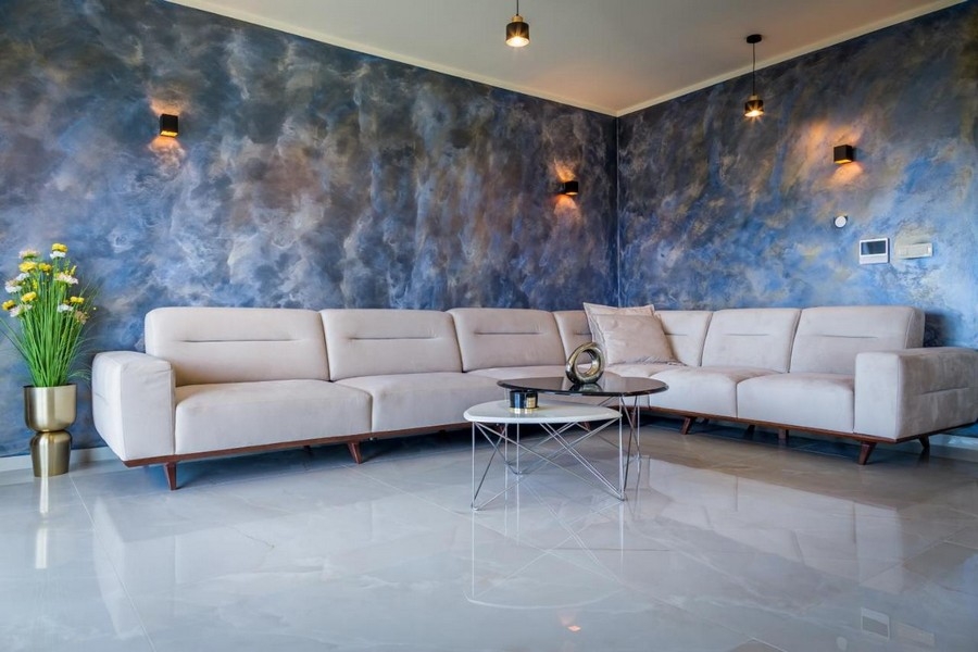 Obývací pokoj se stylovou designovou stěnou