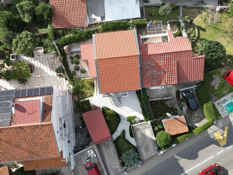 Záběr z dronu na nemovitost H3759 v Chorvatsku.