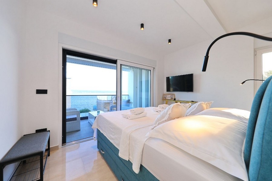 Ložnice se vstupem na balkon