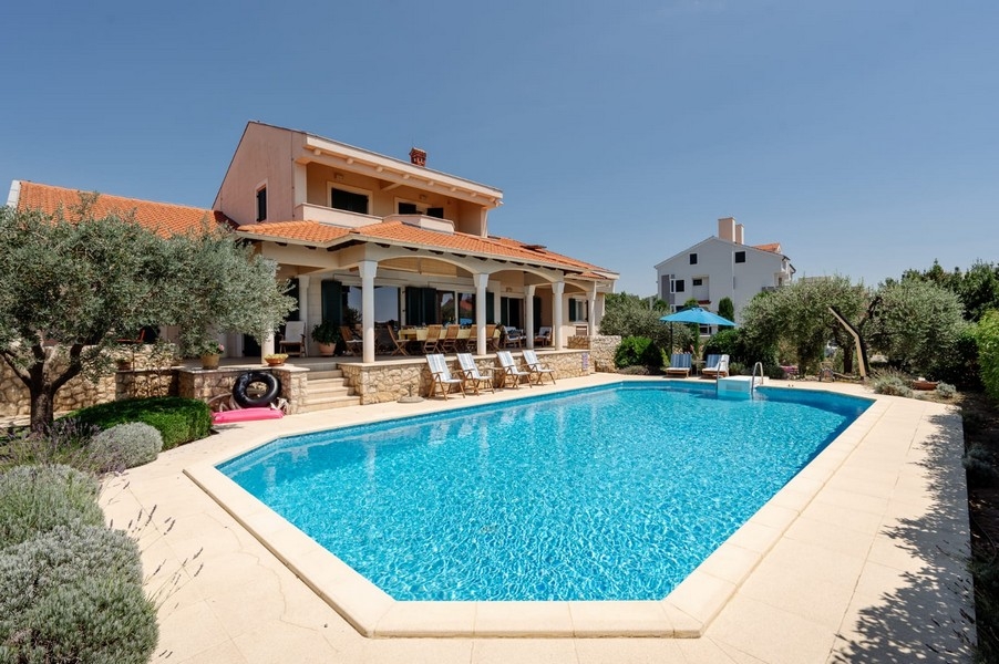 Prodám vilu s bazénem v Chorvatsku - Panorama Scouting H3762.