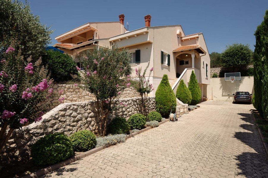 Vchod a výhled do zahrady