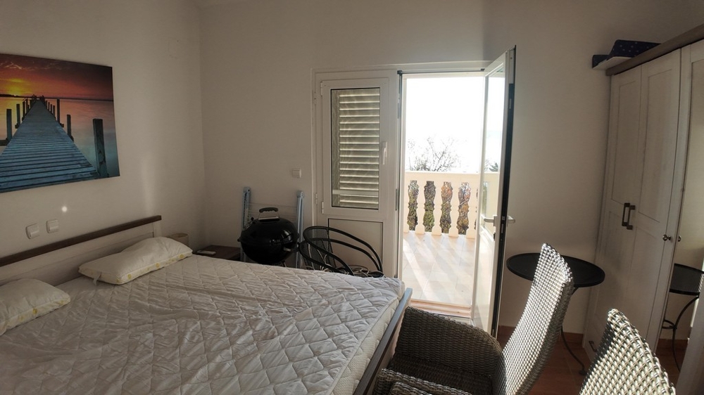Ložnice se vstupem na balkon