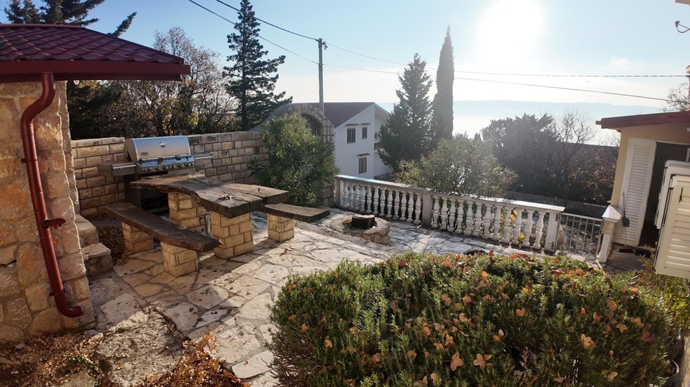 Zahrada s grilem