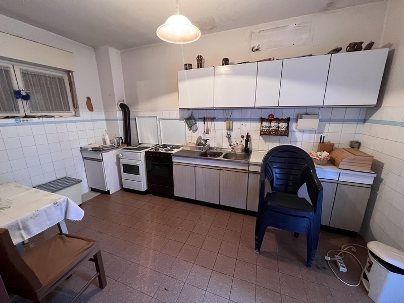 Obývací pokoj se starším nábytkem