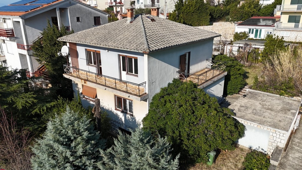 Dům k rekonstrukci v Chorvatsku na prodej.