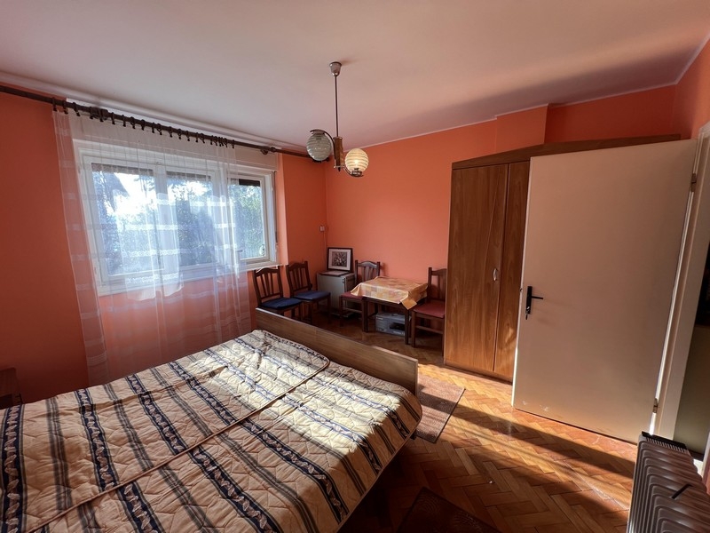 Ložnice s balkonem a výhledem