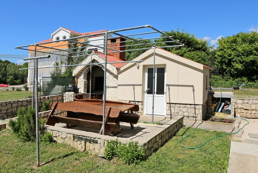 Letní kuchyně v přístavbě objektu H3790.