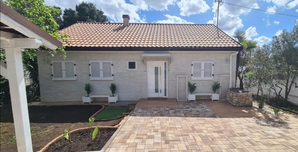 Obývací pokoj s otevřenou kuchyní