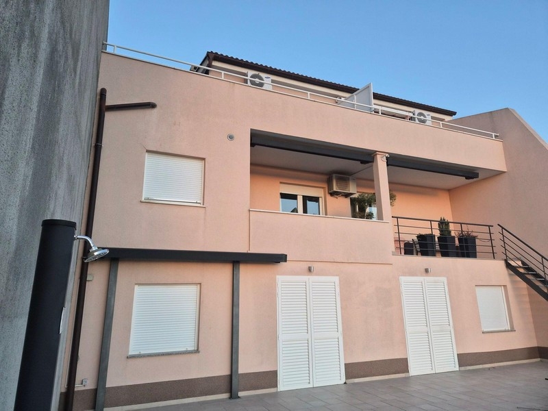 Apartmánový dům se čtyřmi jednotkami v panoramatické lokalitě Crikvenica