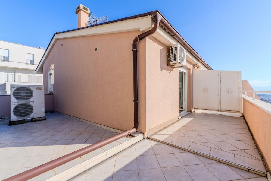 Střešní terasa s výhledem na moře v Crikvenici Kvarnerský záliv