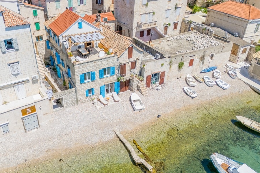 Dům v Dalmácii na prodej - tradiční kamenný dům.