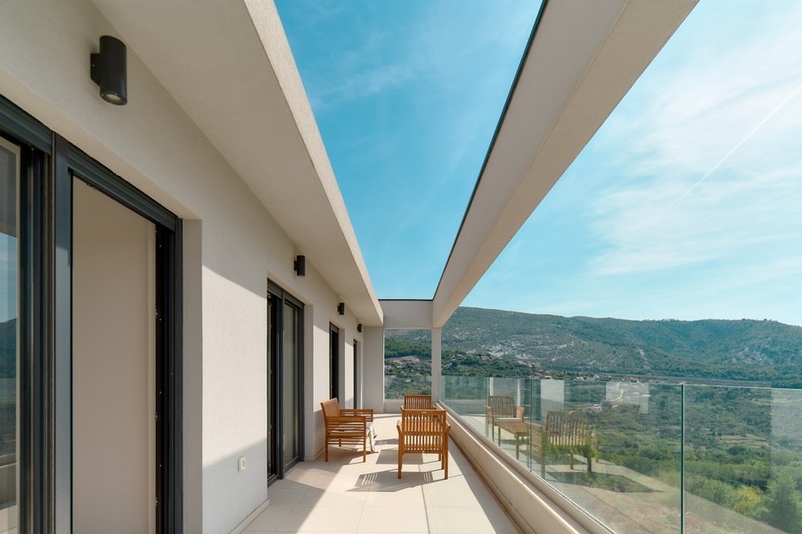 Moderní luxusní vila nedaleko Splitu v Chorvatsku na prodej.