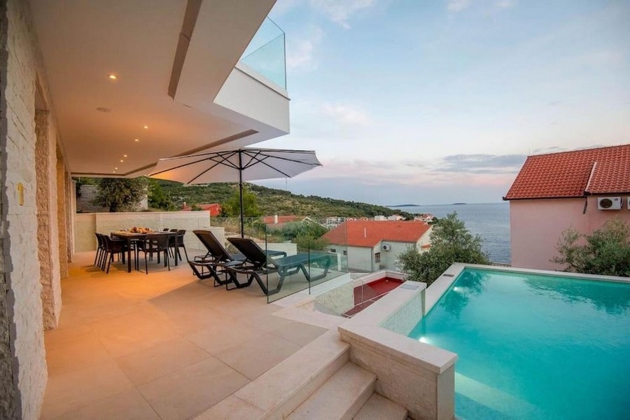 Prodám vilu s bazénem u Primoštenu - Panorama Scouting H3815.