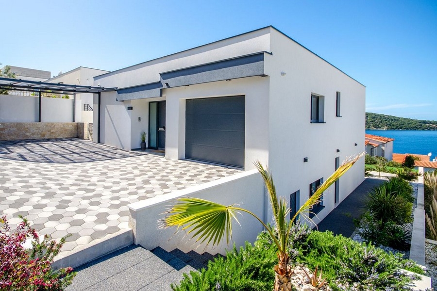 Přístup s garáží na úrovni vchodu