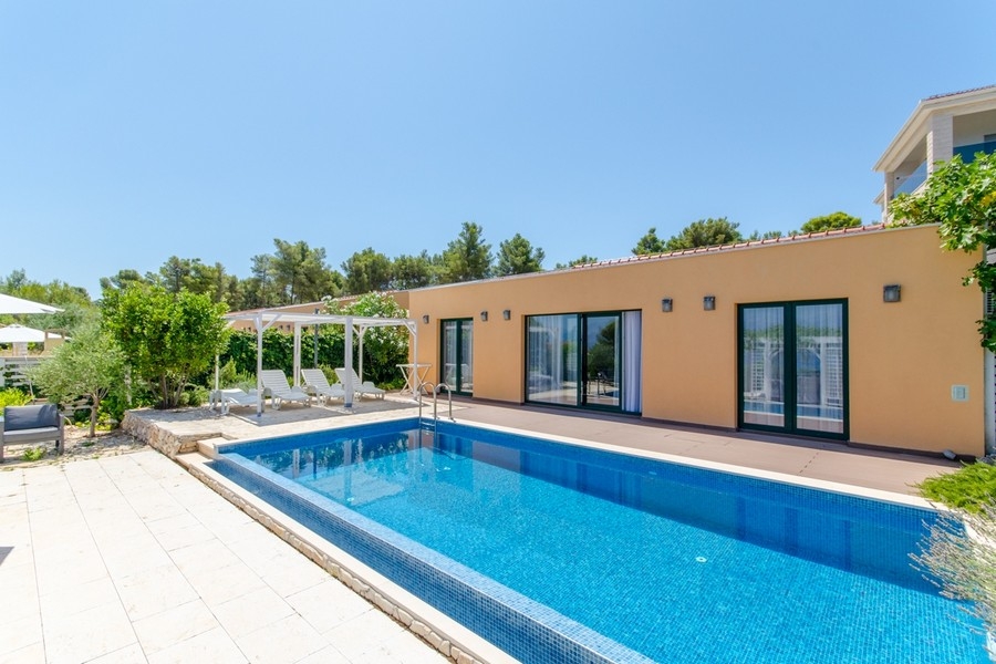 Prodám bungalov s bazénem u moře Chorvatsko - Panorama Scouting H3836.