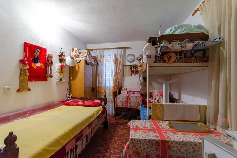 Ložnice s patrovou postelí