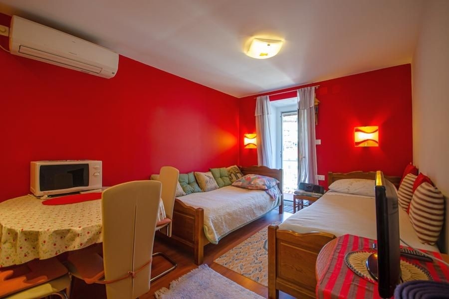 Ložnice se dvěma samostatnými lůžky a balkonem