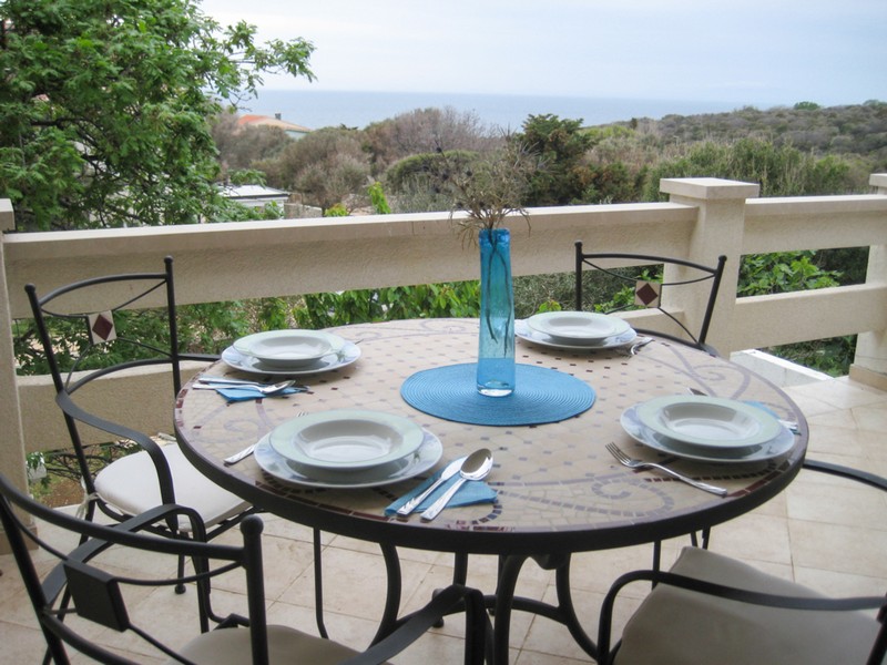 Terasa s výhledem na moře a posezením