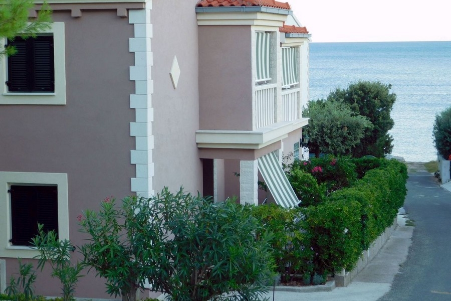 Dům u moře na ostrově Vis v Chorvatsku na prodej.