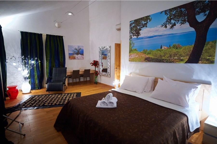 Ložnice s výhledem na moře s posezením