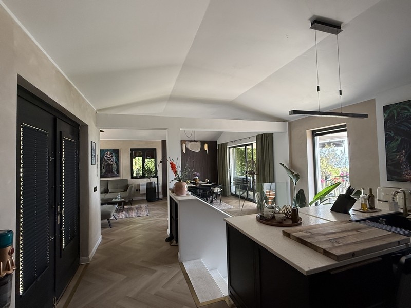 Obývací a jídelní kout s designem otevřeného prostoru