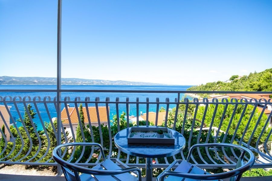 Dům s krásným výhledem na moře nedaleko Omiše v Chorvatsku na prodej - H3872.