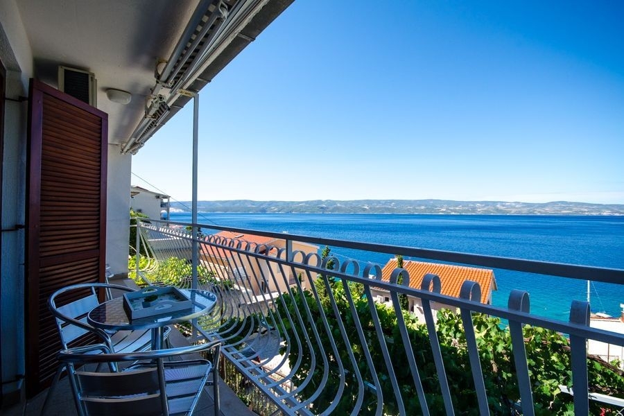 Terasa s výhledem na moře - Dům H3872 nedaleko Omiše.