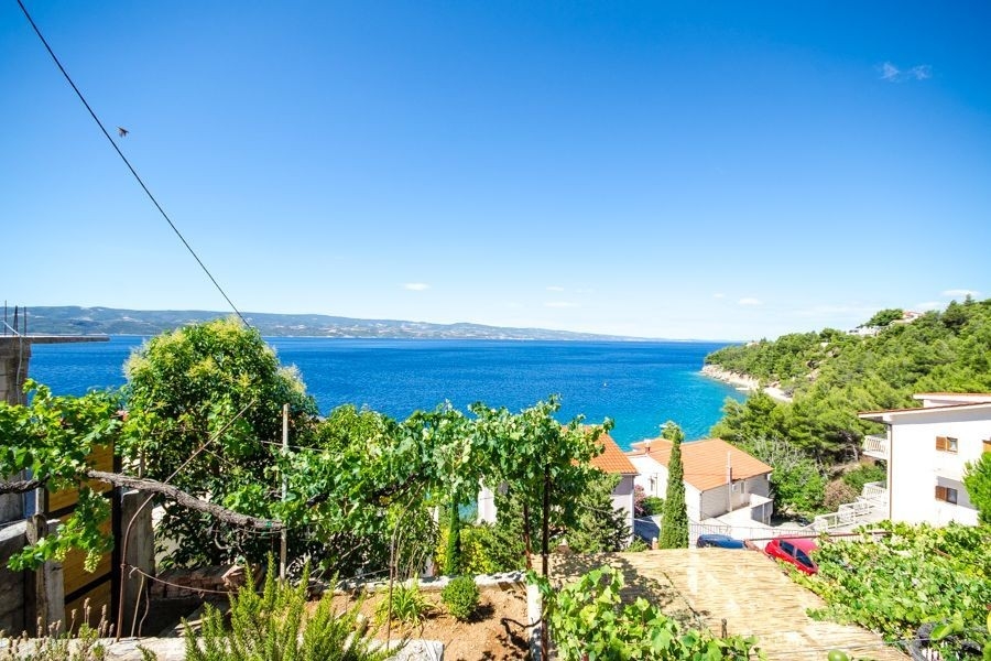 Ložnice s balkonem a výhledem na moře