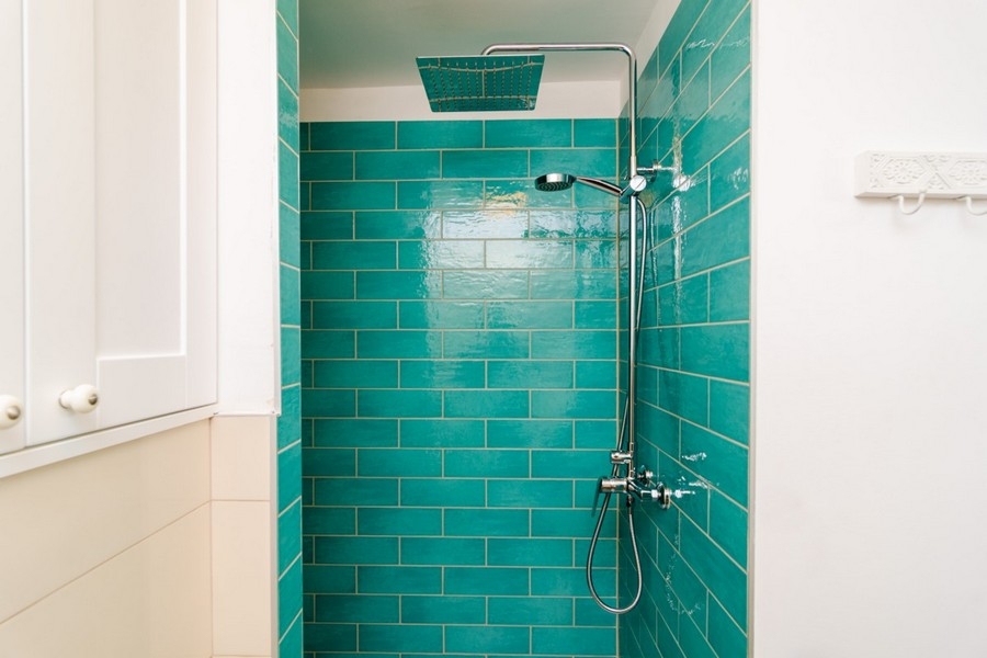 Moderní koupelna se sprchovým koutem