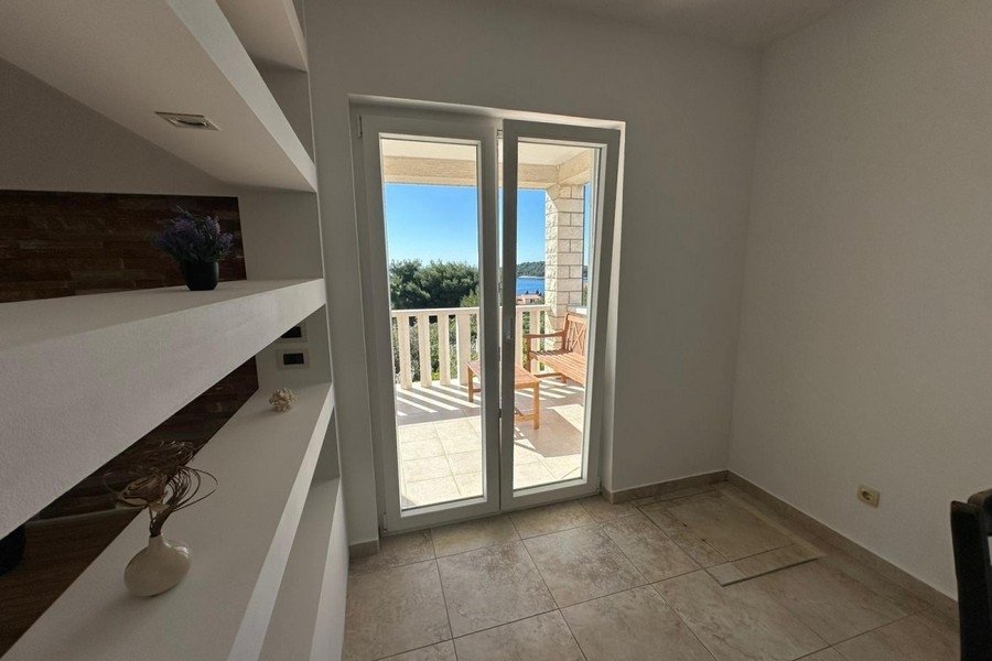 Pokoj s přístupem na balkon a výhledem na moře