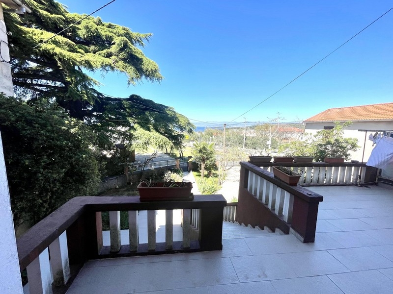 Terasa s výhledem na moře a středomořské okolí