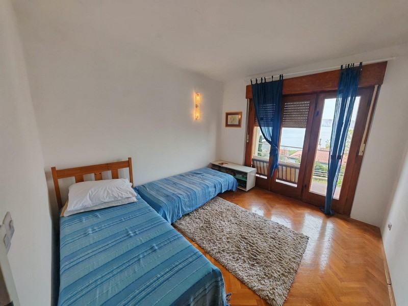 Ložnice s balkonem a výhledem na moře