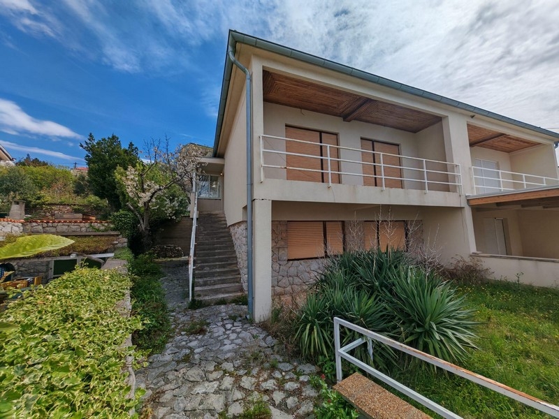 Dvojdomek u moře na prodej v Novi Vinodolski.