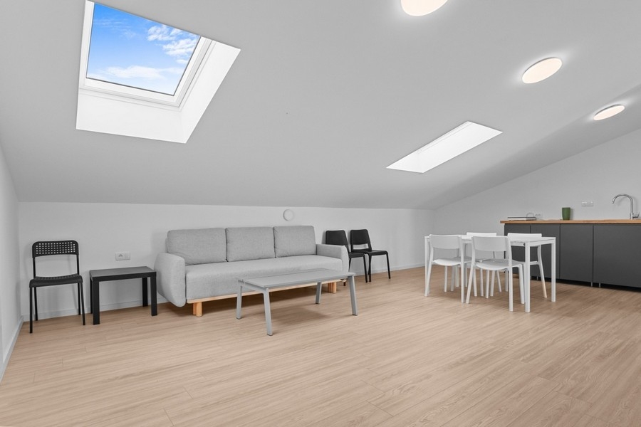 Podkroví s obývací částí, kuchyní a střešními okny